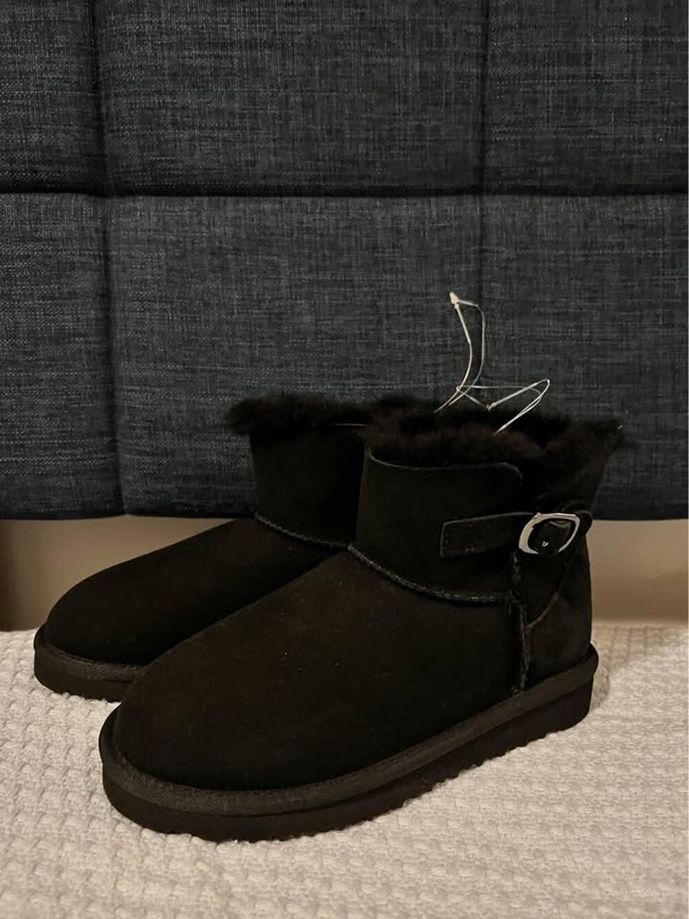 Sheepskin girl natural suede boots, size US,EU32